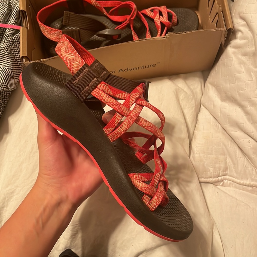 metallic rose chacos